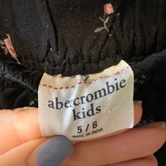 Abercrombie Kids skirt with shorts underneath. Size 5/6. - Picture 3 of 4